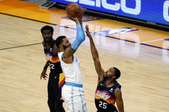 勒夫|必须交易他！詹姆斯浓眉缺席，三分手全场0分，沃格尔真的太无奈