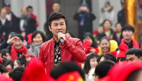 虞书欣|高光的1998年春晚，陈佩斯朱时茂上演离别作品，韩磊演唱走四方