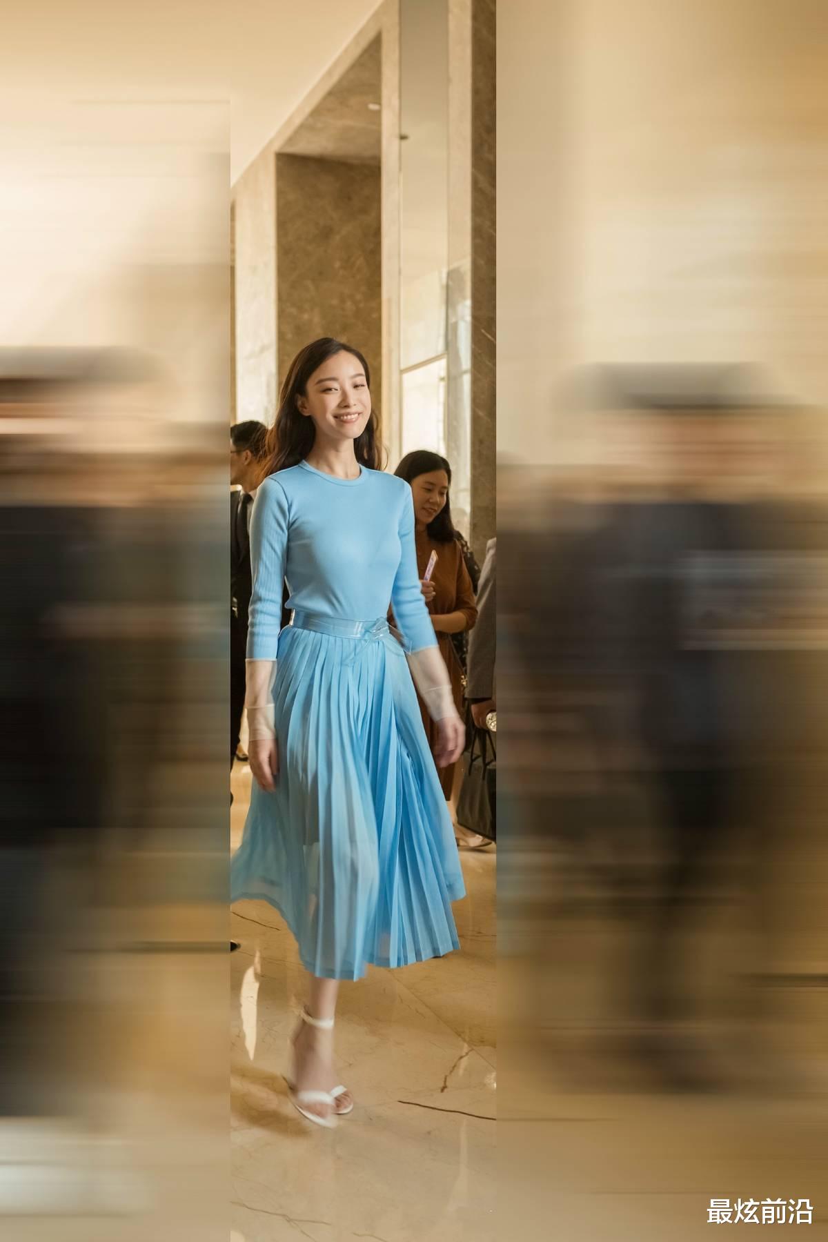 李光洁|倪妮不愧是美女级别的,穿羽毛裙露出雪白肌肤,“蚂蚁腰”太吸睛