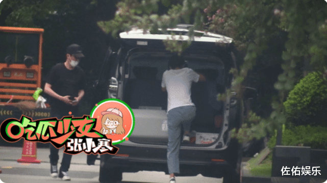 小姐姐|冯绍峰带儿子“想想”出门尽显父爱，赵丽颖专注事业受期待