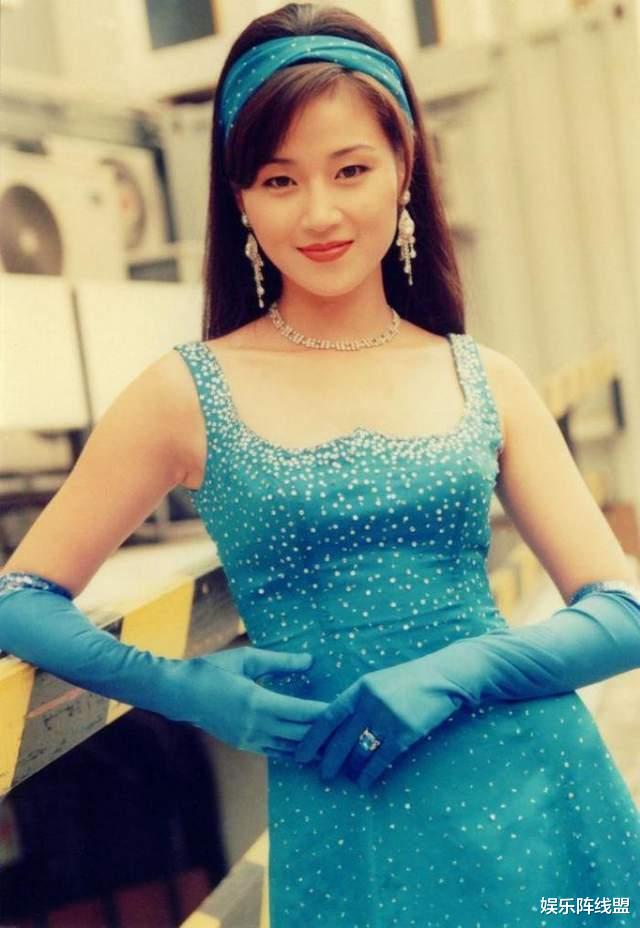 黄磊|江华的风流情史：力挺原配背叛“小三”，抑郁隐退后妻子不离不弃