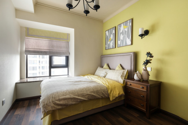 这个90平三居室在古典中带有一点随意,简洁明快,又温暖舒适