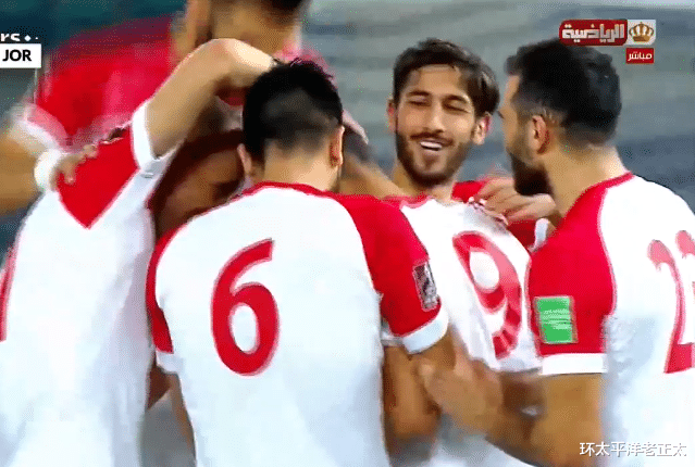 约旦队|3-0！小组第2易主！国足劲敌诞生：亚洲第15大爆发，隔空施压国足