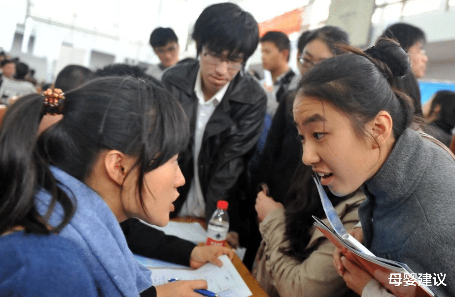 大学生|最受“专科生”欢迎的3种职业，护士入榜，榜首月薪能达到10000
