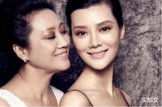 实郁文 国家一级演员王丽云，前夫曾出演《西游记》，女儿也是著名演员