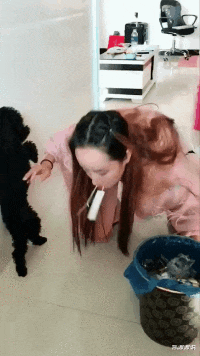 按摩|若在按摩店偶遇女大童鞋,她装作不认识我,这种情况要主动说话吗?