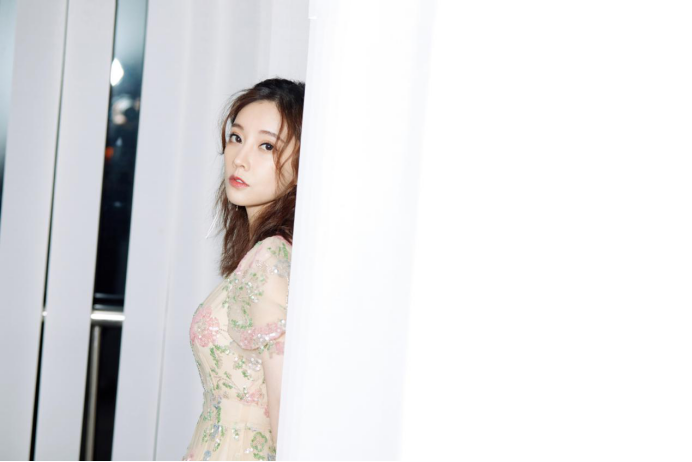 冯提莫|冯提莫再登山东春晚备受认可，出场两次人美歌甜，网友：爱了！