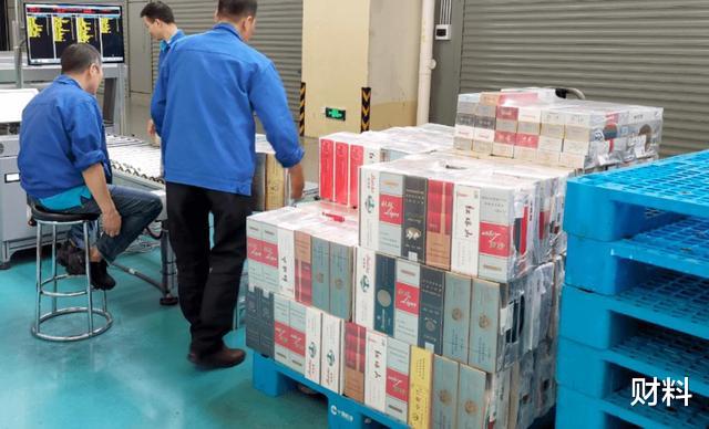 烟草业 软包香烟为何偏贵？跟硬包到底有什么区别？烟厂老员工说出实情