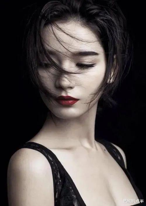 香蜜沉沉烬如霜|嘉行太耽误人了，她因《香蜜》被记住，如今却在小网剧给爱豆作配