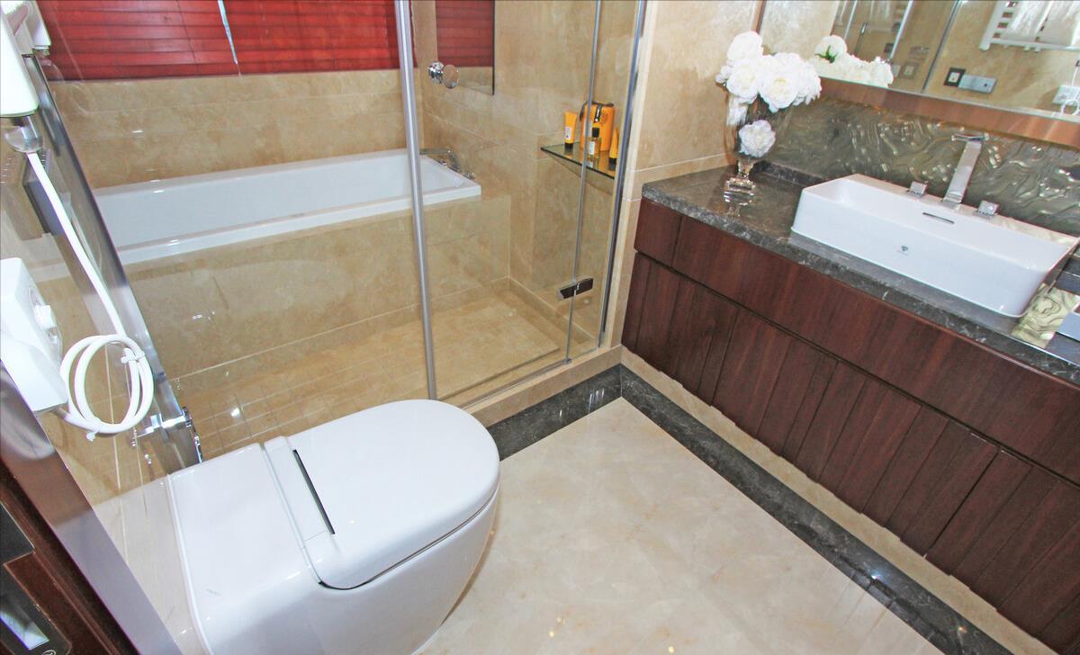 卫生间没有窗户，别盲目装修，2个方面的8个问题都要尽量做好