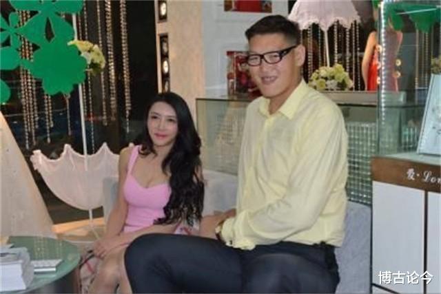 张欢|亚洲巨人张欢身高2.38米，与女星、网红传绯闻，35岁发愁没有女友