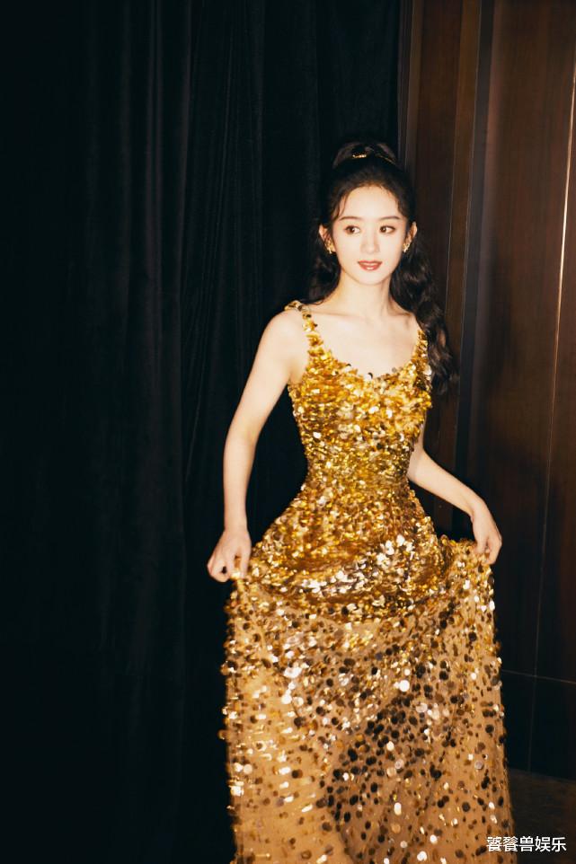 赵丽颖|赵丽颖直播曝生图，穿流光裙好撩人，85花在雨中撑伞氛围感太绝