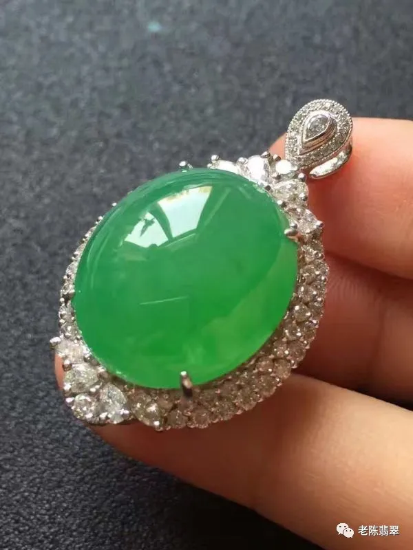 |镶嵌翡翠封不封地，很纠结吗？