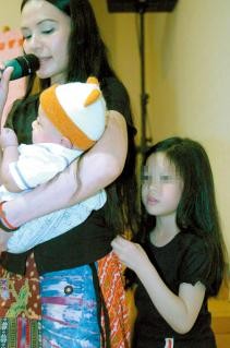 肖浩飞白|25岁走红,50岁出轨,被老公捉奸赔偿800万,潘越云的故事好荒唐