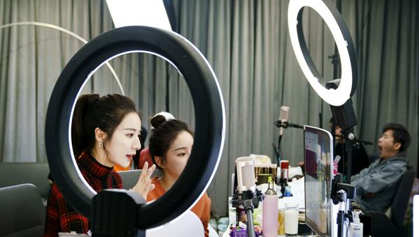 央视|8位被央视点名批评的网红，个个花样低俗，没有一位值得同情