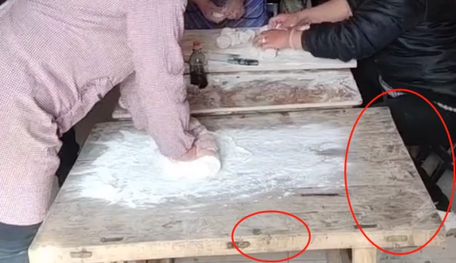 朱之文|大衣哥儿媳妇直播做饭，面板满是霉菌污渍，被质疑不讲卫生