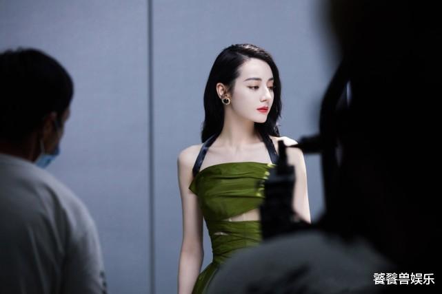 我是歌手|顶流女王又拍大片，热巴氛围感已拉满，细腰长腿优越感已反超杨幂