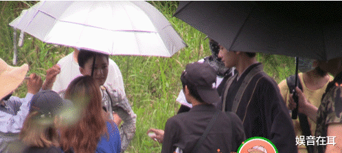 王灿|杨洋太宠赵露思了！片场互动不断，这cp实在磕不动