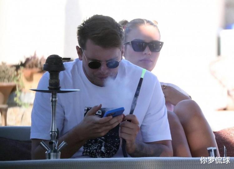 杭州 三消息！东契奇抽烟上热搜，尼克斯顶薪续约核心，三方交易达成