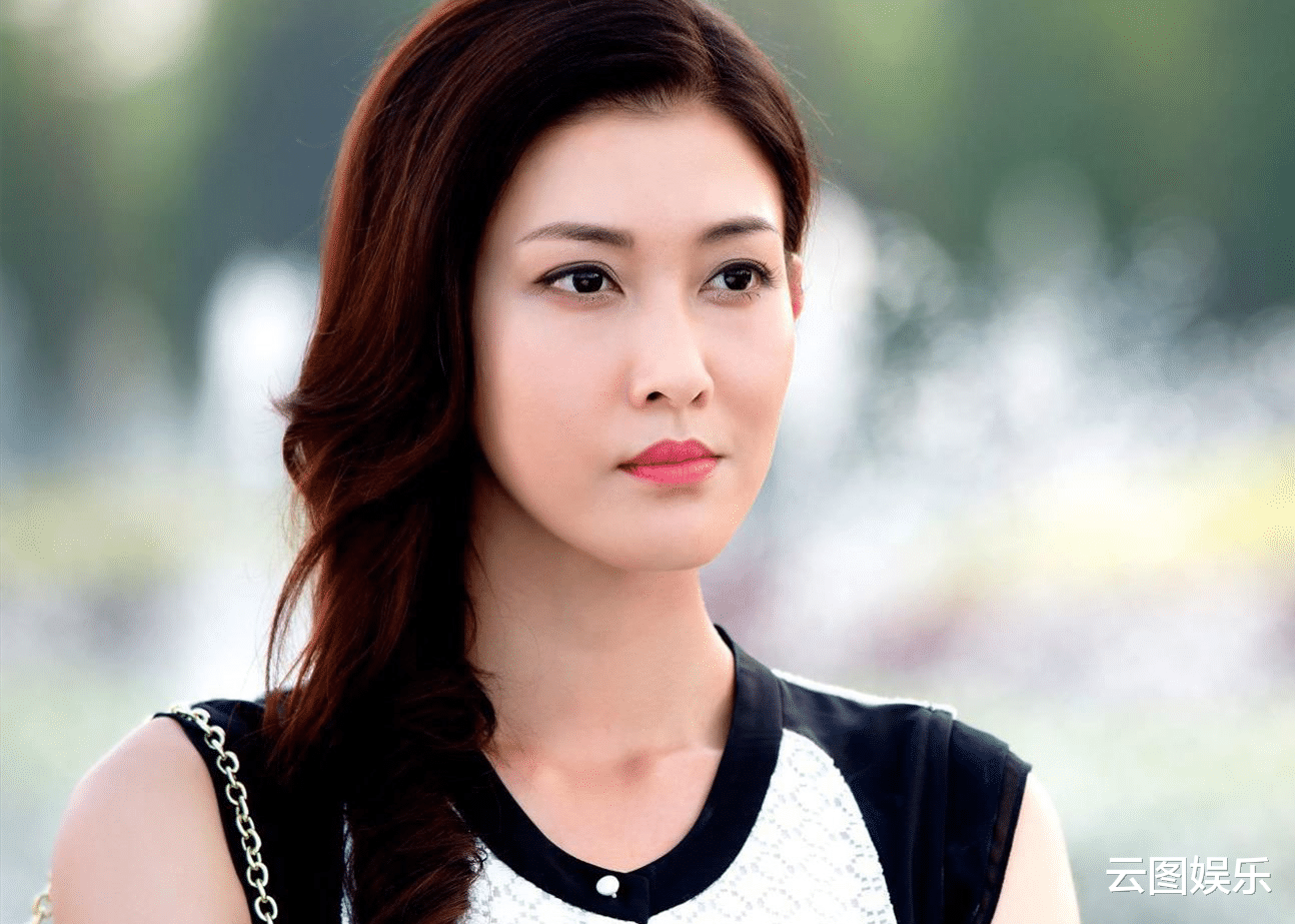 翁虹|《梅艳芳》内地首映，陈法蓉翁虹等港星现身支持，李彩桦秀美腿