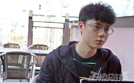 民警 韩国主播被显摆玩家搞崩溃，粉丝发现这玩家不一般，比游戏托还牛