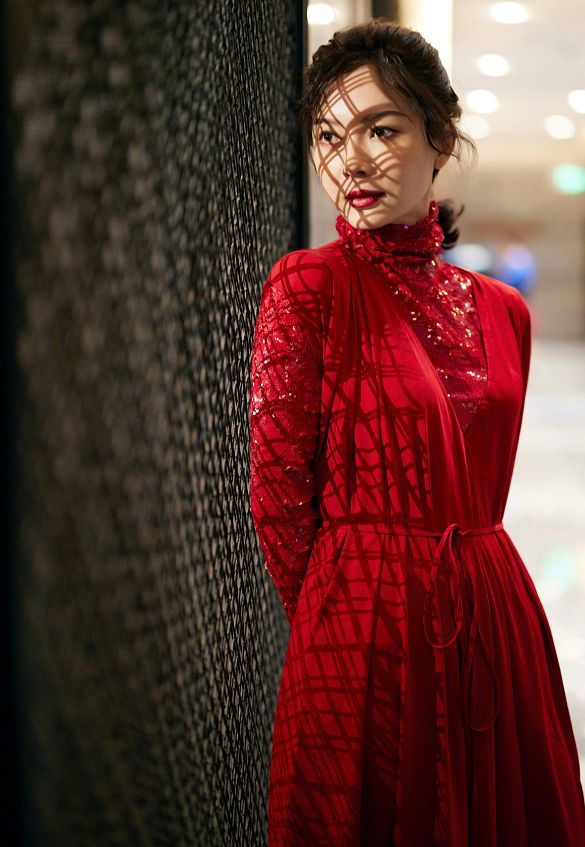 陈数|40、50岁女人怎么把红色穿出惊艳感?看陈数俞飞鸿就知道了,真美