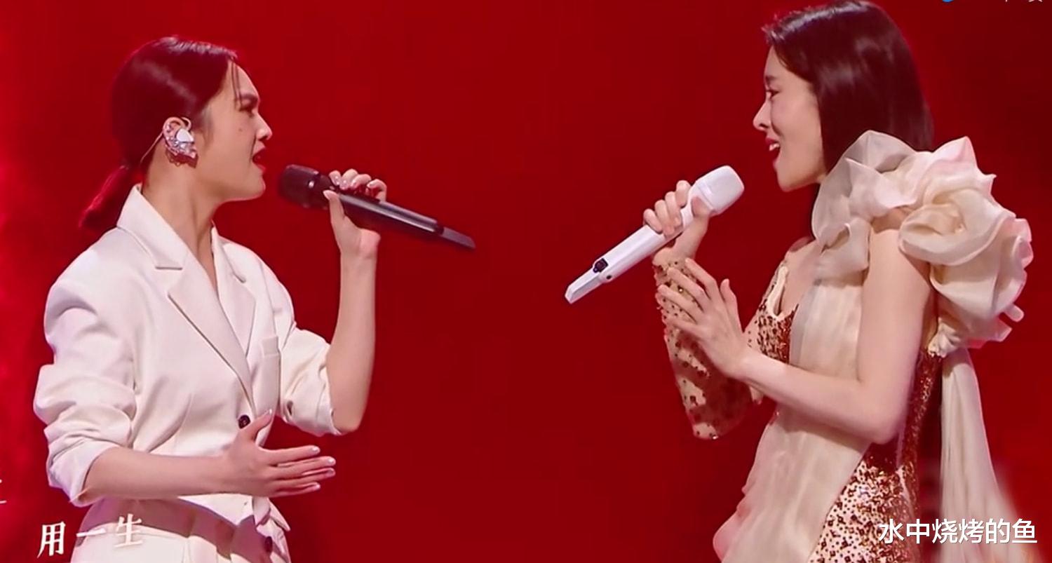 闪光的乐队|《闪光的乐队》名场面不断，3大流量凭实力被哄抢，张碧晨一个举动太圈粉