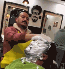 咸蛋的小姐 “妹子你要看准了再出手啊,打到铁柱的手还痛吗?”哈哈回家好好练拳