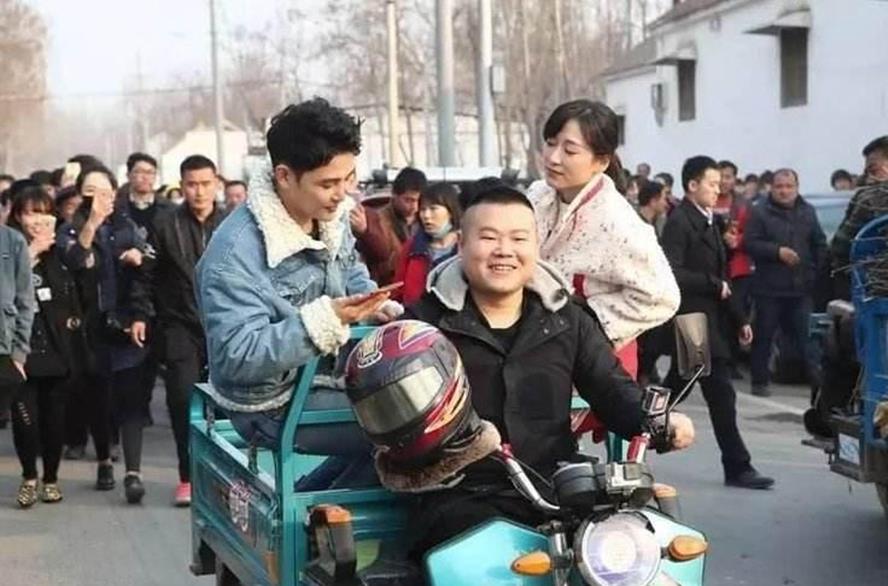 皮皮侃侃 河南一村惹争议：利用明星吸引游客，能长久吗？