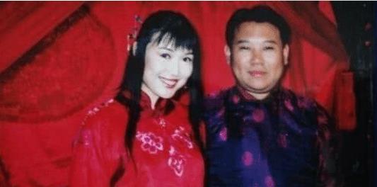 郭德纲|她是郭德纲前妻，嫌他穷撇下4岁郭麒麟远走日本，现在过得如何？