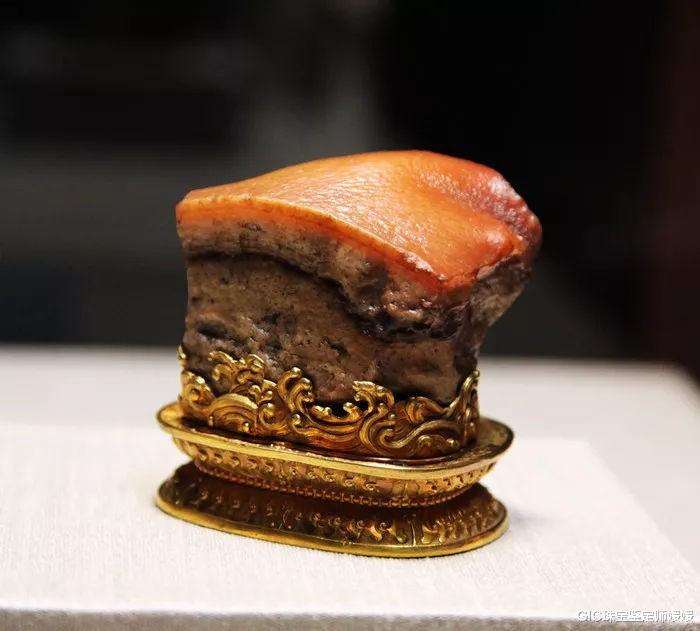 GIC珠宝鉴定师媛媛 在大自然的鬼斧神工之下，这款92克的奇石，估值居然高达1.3亿