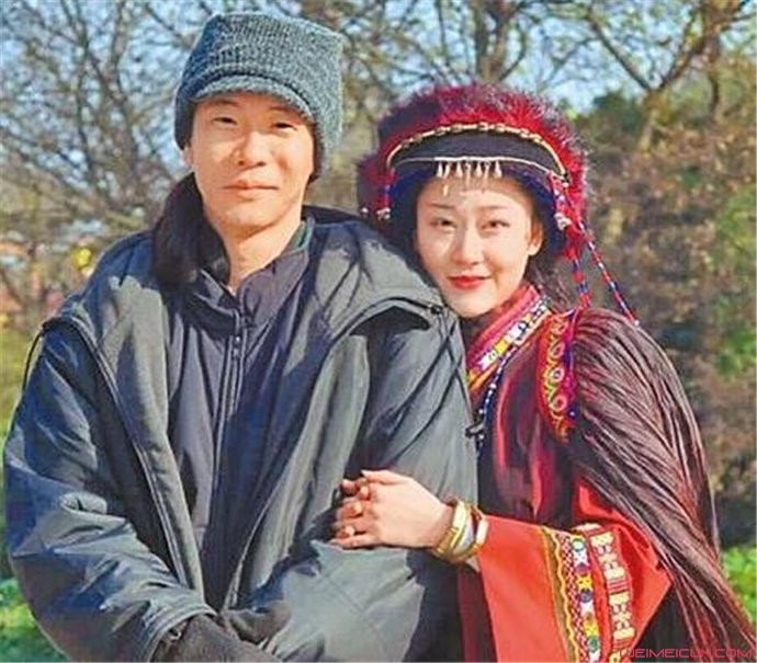 吕方|吕方，跟郑裕玲16年没能结婚，3娃女友自杀后，56岁娶粉丝做爸爸