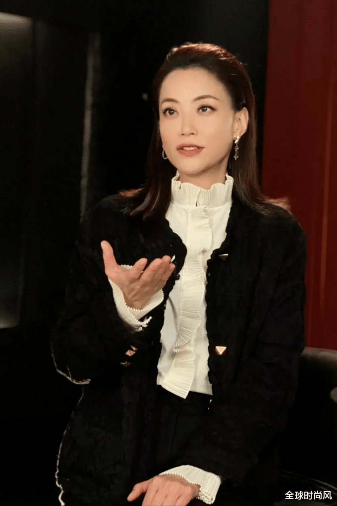 腾讯|霍希汶好霸气 职业服装穿出女王范 不愧是“金牌经纪人”