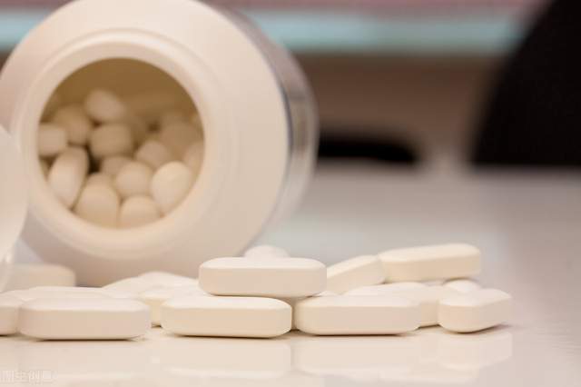 红枣|47岁杨女士咳嗽、浓臭痰加剧，肺部CT竟发现巨大的洞！竟是肺脓肿