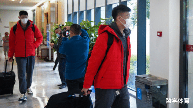 斯图尔特|深夜23点！中国男篮14人大名单出炉，2人因伤退出球队