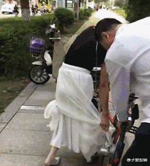  “穷到去合租，没想到居然匹配到了两个女生“