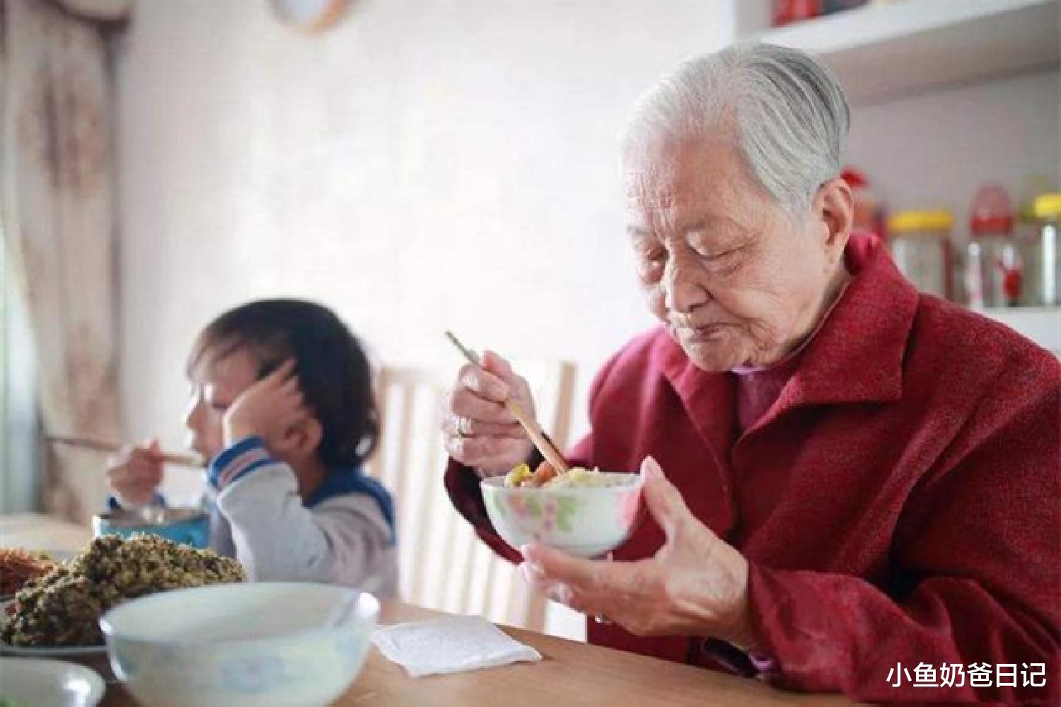 小鱼奶爸日记|只带孩子不管孩子:苏州外婆收获数万点赞,界限感是家和的关键