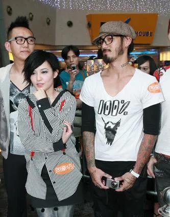 范晓萱|为男友摘除子宫，从歌后变叛逆少女，范晓萱可曾后悔过？