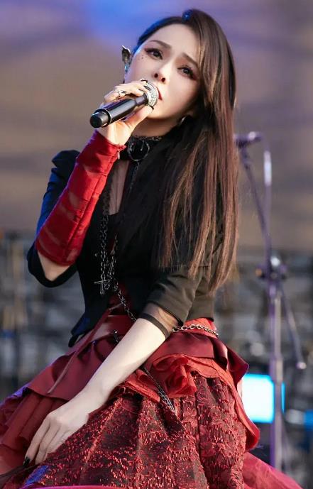 秦昊|为生女肚子上刀口化脓，在秦昊“挺身走险”前这样安慰低谷的丈夫