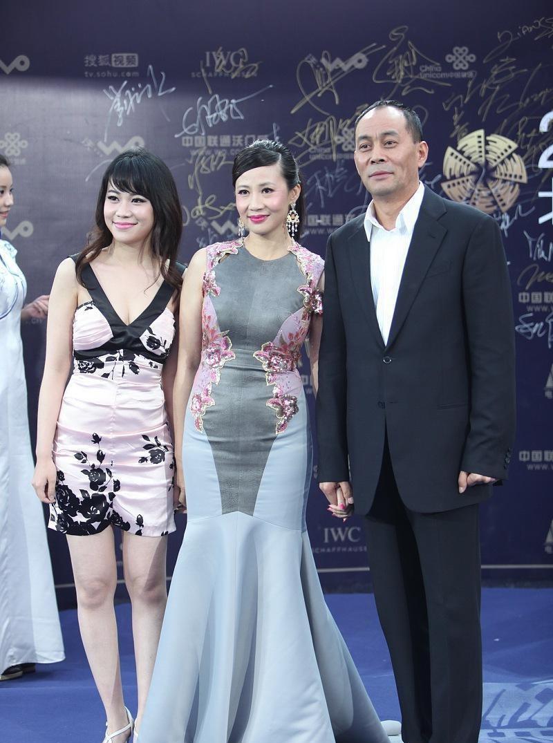 丁剑剑|张光北老婆不简单，微胖身材穿紧身裙，S曲线真显饱满感