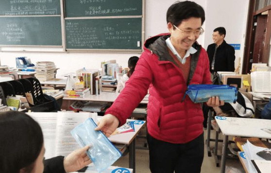 求职|年龄太大的不招，35岁研究生找工作被拒，再次引发“读书无用论”