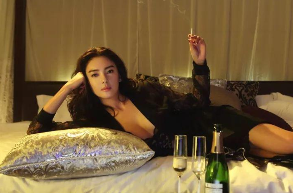 周星驰|当年她“零片酬”演周星驰电影，只为报提携之恩，却收到千万红包