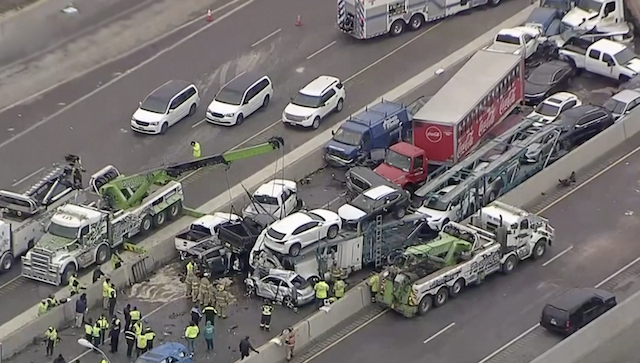 新三闻 130辆车连环追尾,美国得州发生车祸致6人死亡