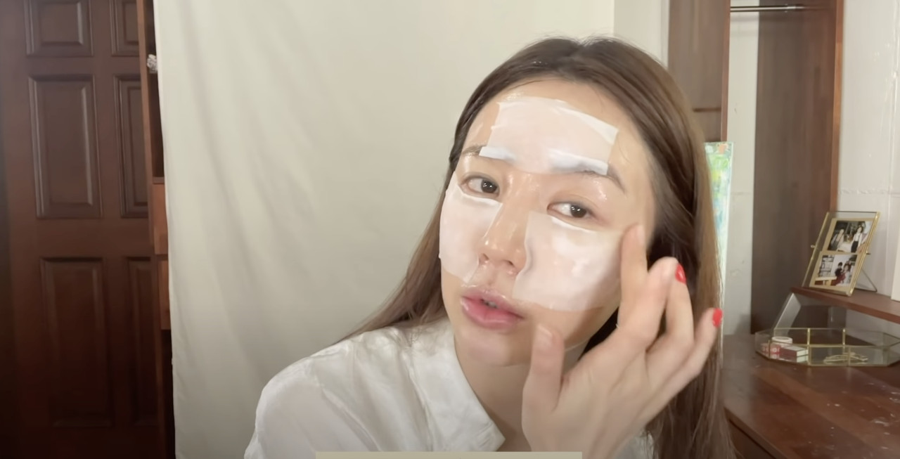 尹恩惠|尹恩惠10年来都没老,零毛孔关键就是靠“冰块滑脸”