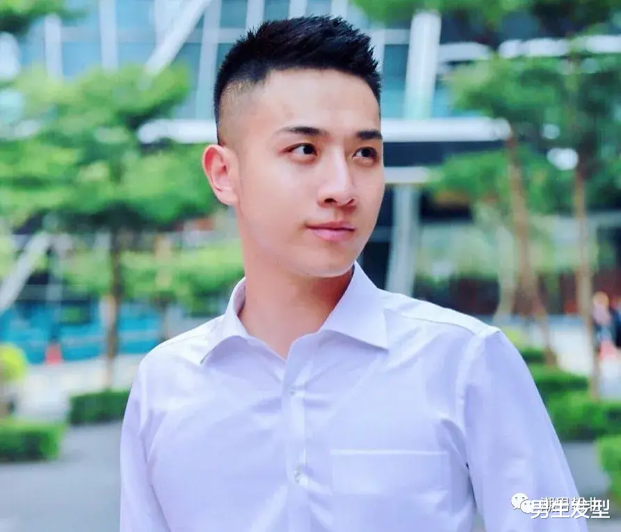 |天气炎热，男生别再留“锅盖头”发型了，试试这3款清爽帅气短发