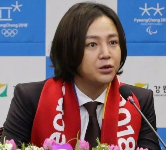 张根硕|33岁张根硕瘦回颜值巅峰，5年前还被叫大妈，5年后变回花美男