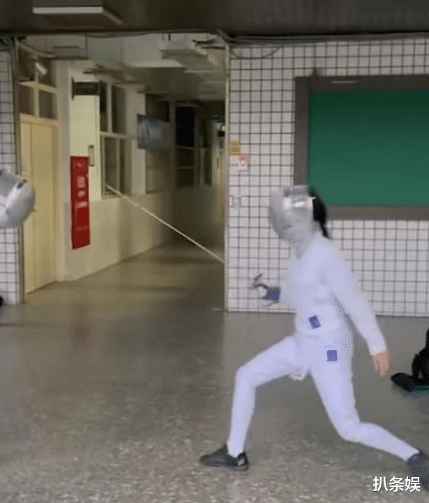 许韶恩|小S二女儿晒击剑照,14岁许韶恩清秀可人,越长越漂亮