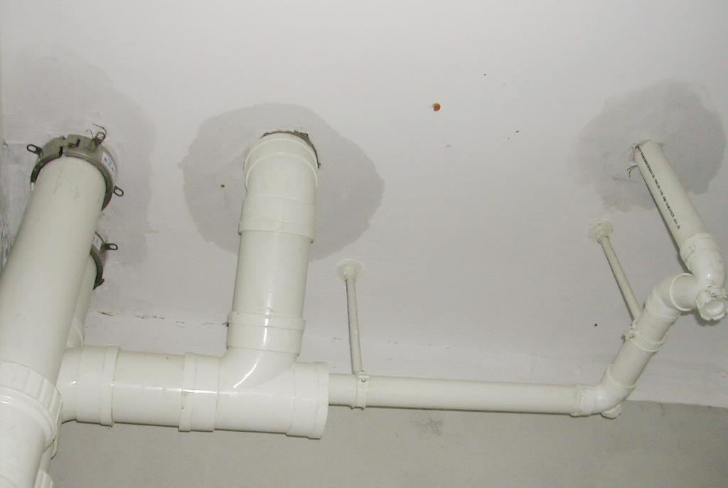 花间语录|卫生间漏水的可能原因有4种，其中3种不需要砸砖，就可以补漏