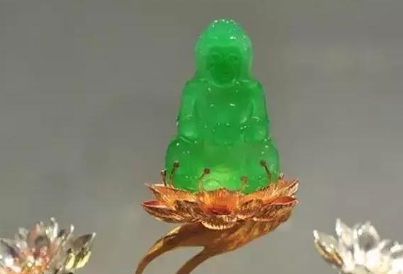 光绪元宝|玻璃种帝王绿再配2700颗流光蛋面，这翡翠“观音王”非她莫属了！