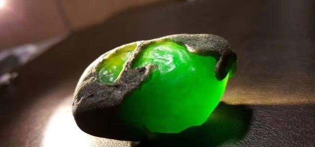 翡翠|购买翡翠擦亮眼，这8种翡翠不能买，土豪级玩家随意！